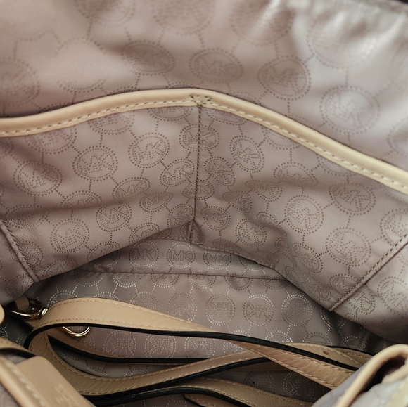 Michael Kors tote - Picture 5 of 9